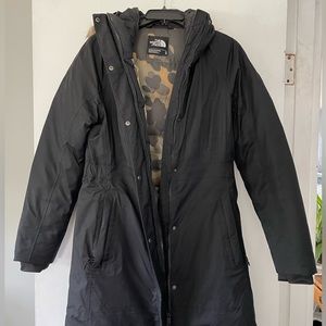 Women's heavy winter Coat Northface Size M Black/Camo